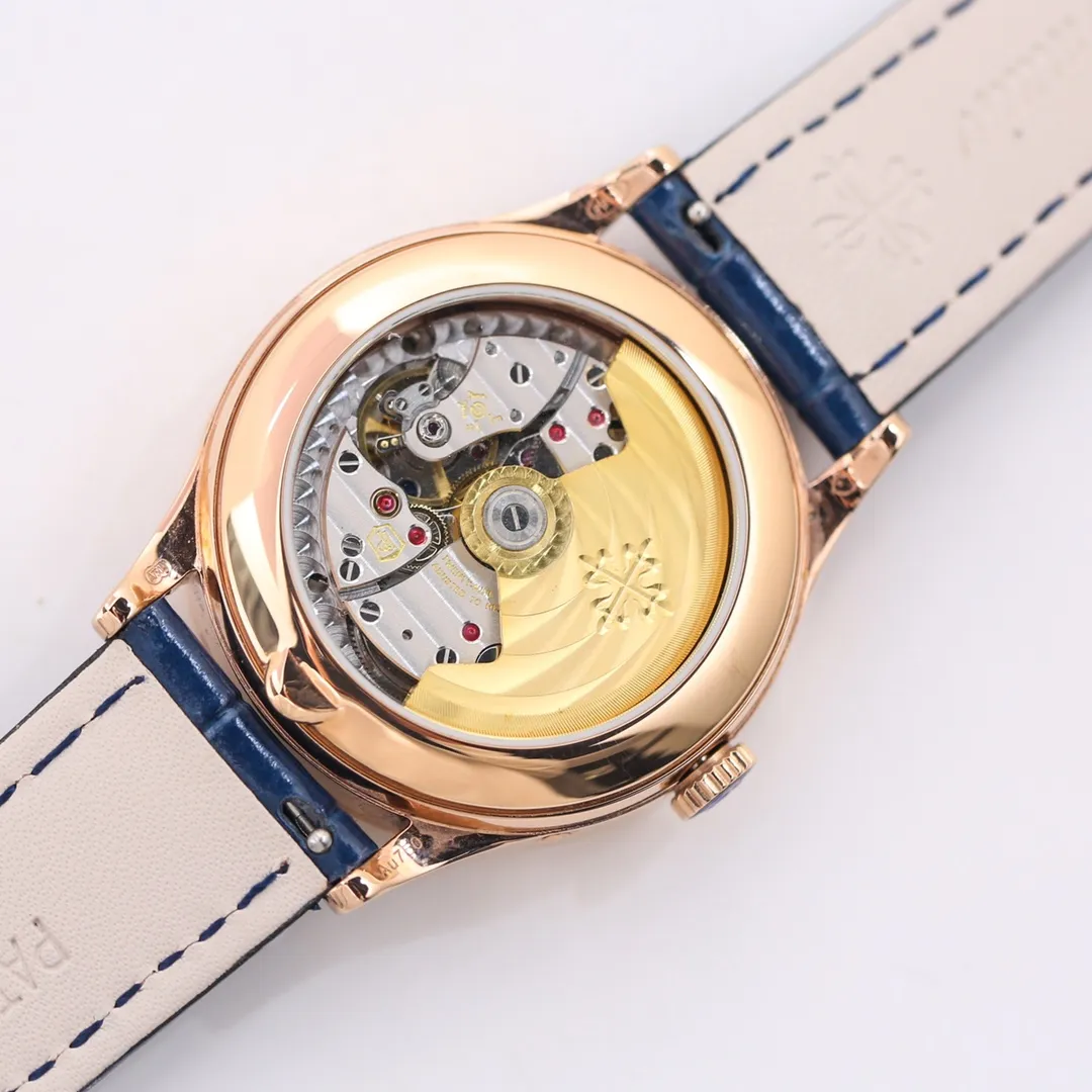 【Top Replica】💰4300! TW launches the highest version on the market - Patek Philippe - Complication Chronograph 5205G watch! 1⃣️After two years of continuous modification and debugging of the movement, we have always pursued original craftsmanship! 2⃣️Diameter 38.5MM! 3⃣️The functions are the same as the original ones, moon phase/week/month/calendar! 4⃣️It literally means high-difficulty two-color penetration, not an ordinary factory process! 5⃣️Sapphire glass mirror, the surface is coated with an extra layer of transparency! 6⃣️(Technical breakthrough) The Seagull movement is improved into an integrated Cal.324S movement! Both large and small plywood can achieve perfect chamfering effect and be rhodium plated. 7⃣️The plywood is decorated with gemstone bearings imported from Switzerland, and the color is pure, bright and natural. TW’s ingenious masterpiece welcomes your tasting! Factory quality! Welcome to reprint!